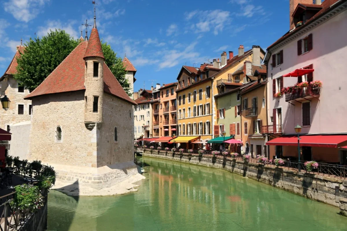 Exploring Annecy: The Alpine Venice with Stunning Lakes and Luxury Hotels