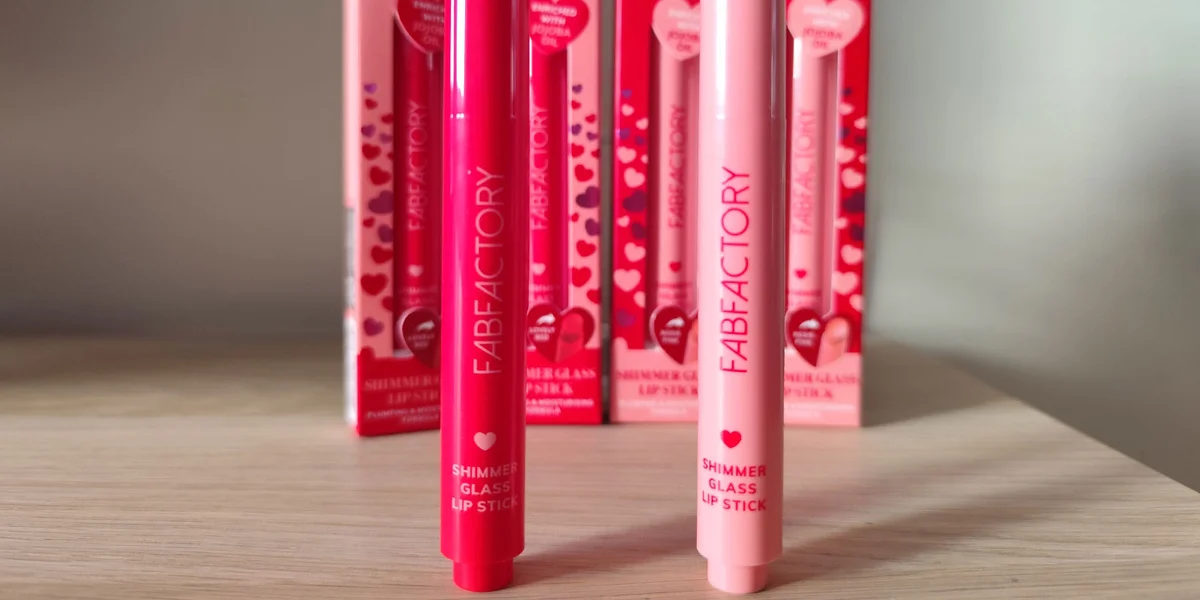 Discovering FabFactory's Shimmer Glass Lip Stick: A Valentine’s Day Delight