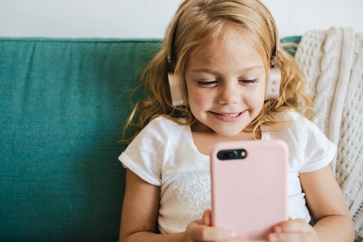 When Should Children Get Their First Phone Without Guilt?