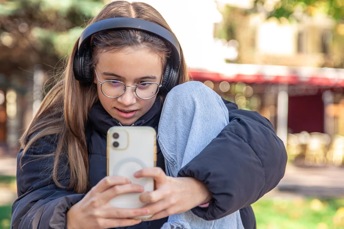 WhatsApp Introduces Supervised Accounts for Kids Under 13: Essential Information for Parents