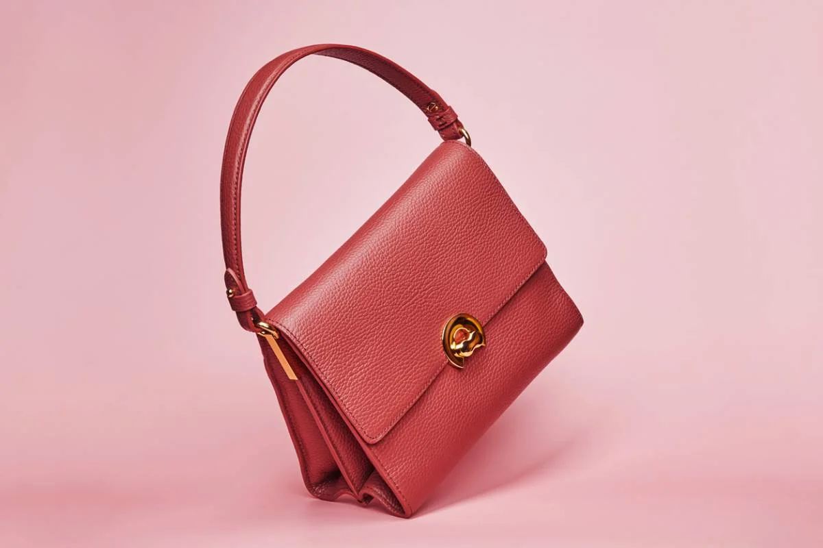 How to Choose a Trendy Handbag That Fits Your Style