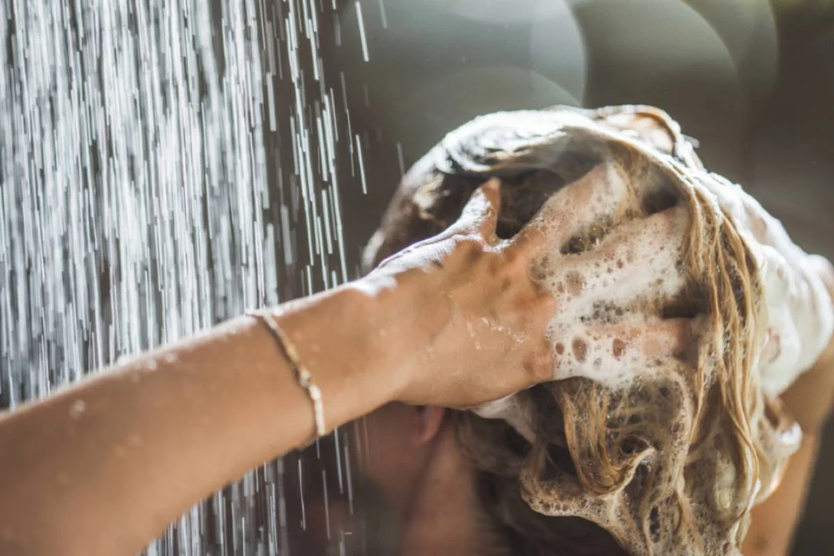 Sensitive Scalps: The Benefits of Cade Oil Shampoo