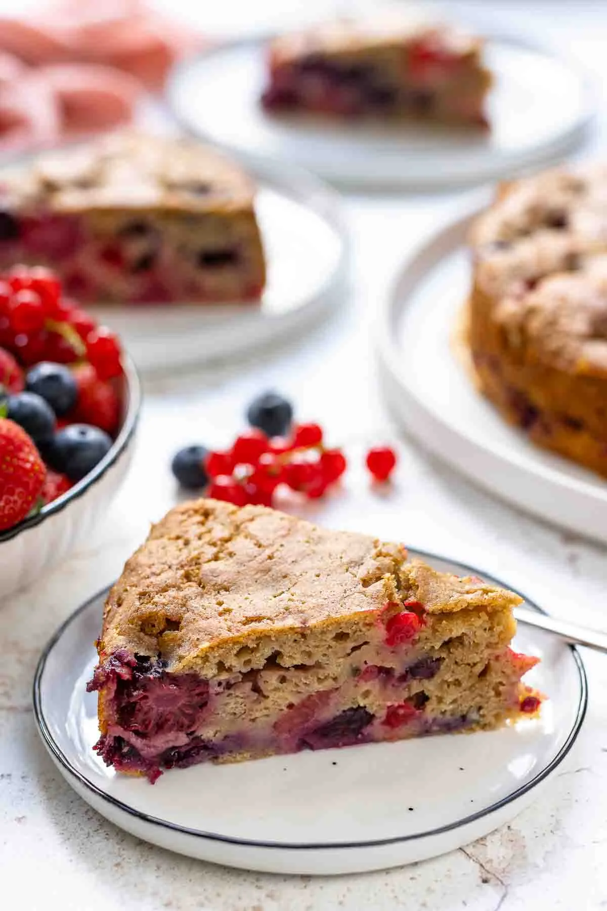 Colorful Berry Cake with Buttermilk: A Summer Delight