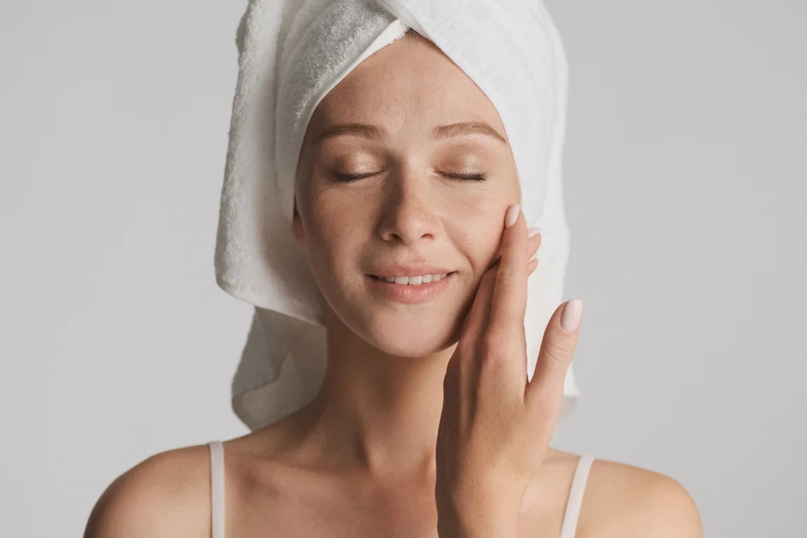 Rosehip Oil: 7 Real Benefits and How to Choose the Best Product